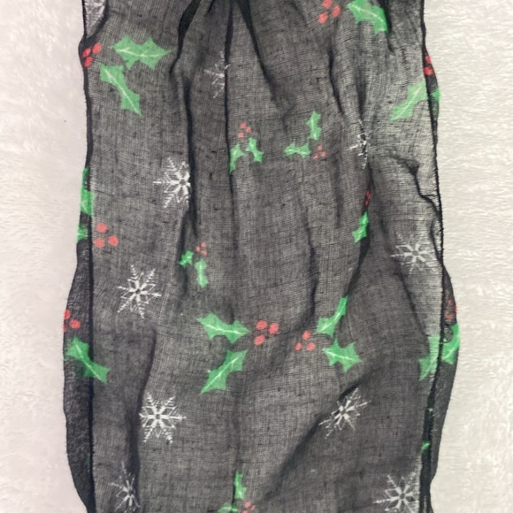 Black mistletoe and snowflakes sheer scarf - Picture 8 of 17